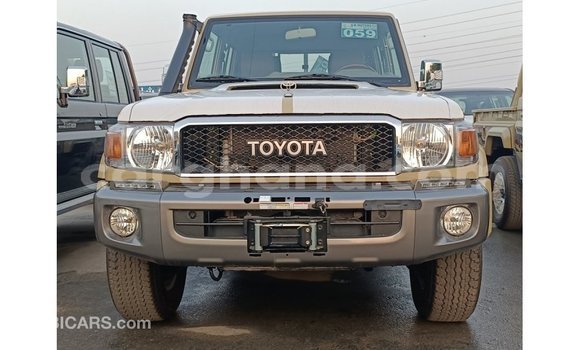 Buy Import Toyota Land Cruiser Beige Car in Import - Dubai in Ashanti Buy Import Toyota Land Cruiser Beige Car in Import - Dubai in Ashanti