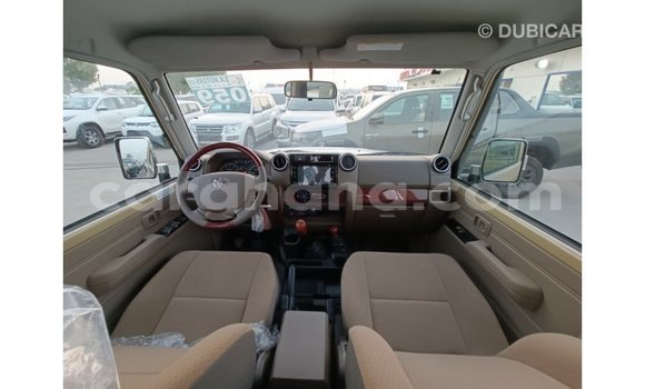 Buy Import Toyota Land Cruiser Beige Car in Import - Dubai in Ashanti Buy Import Toyota Land Cruiser Beige Car in Import - Dubai in Ashanti