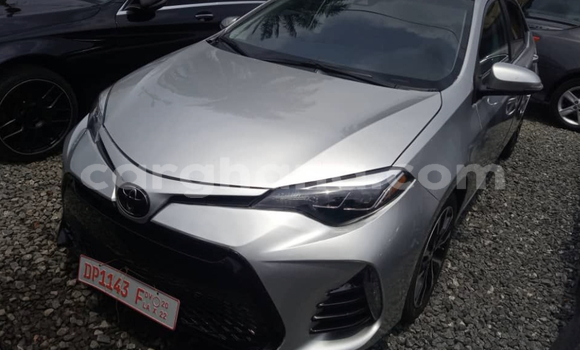Sayi Na hannu Toyota Corolla Azurfa Mota in Accra a Greater Accra
