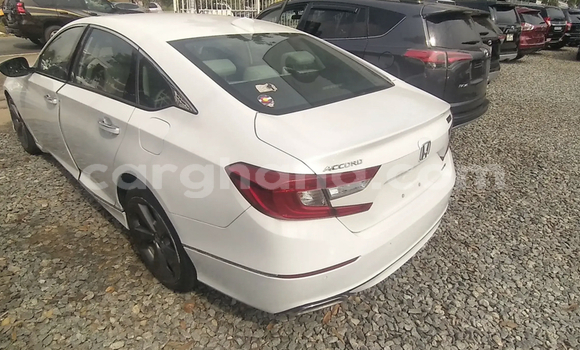 Sayi Na hannu Honda Accord White Mota in Accra a Greater Accra Sayi Na hannu Honda Accord White Mota in Accra a Greater Accra