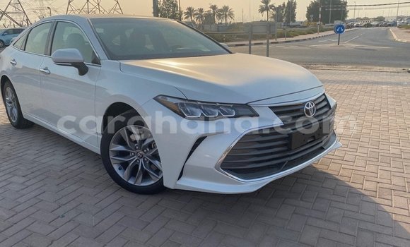 Buy Import Toyota Avalon White Car in Import - Dubai in Ashanti
