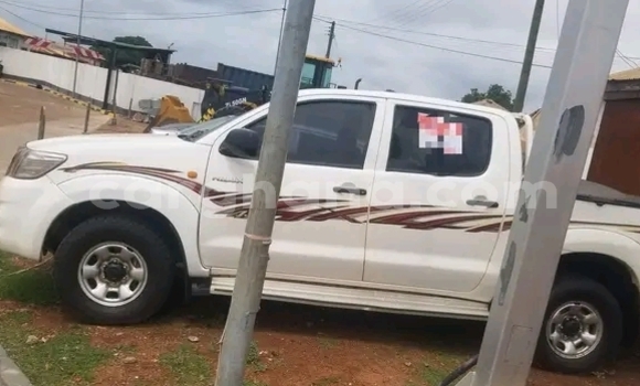 Ra Àlòkù Toyota Hilux funfun Ọkọ̀ in Accra ni Greater Accra