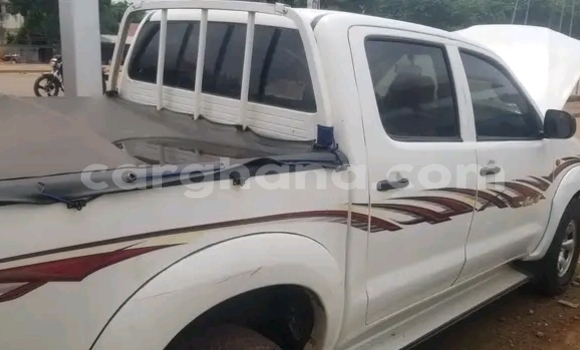 Buy Used Toyota Hilux White Car in Accra in Greater Accra Buy Used Toyota Hilux White Car in Accra in Greater Accra