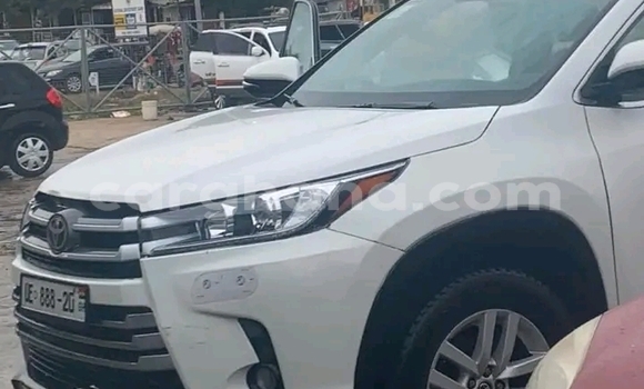 Ra Àlòkù Toyota Highlander funfun Ọkọ̀ in Accra ni Greater Accra Ra Àlòkù Toyota Highlander funfun Ọkọ̀ in Accra ni Greater Accra