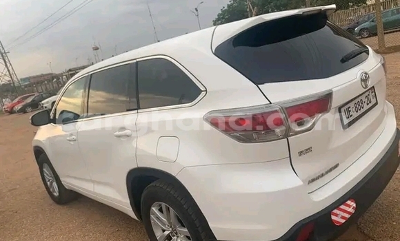 Ra Àlòkù Toyota Highlander funfun Ọkọ̀ in Accra ni Greater Accra Ra Àlòkù Toyota Highlander funfun Ọkọ̀ in Accra ni Greater Accra