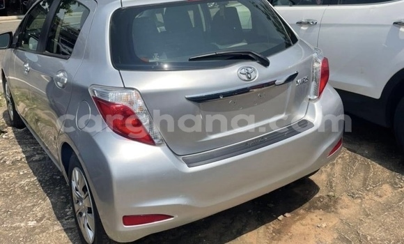 Sayi Na hannu Toyota Vitz Azurfa Mota in Accra a Greater Accra Sayi Na hannu Toyota Vitz Azurfa Mota in Accra a Greater Accra