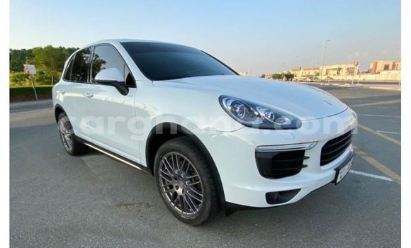 Sayi Imported Porsche Cayenne White Mota in Import - Dubai a Ashanti Sayi Imported Porsche Cayenne White Mota in Import - Dubai a Ashanti