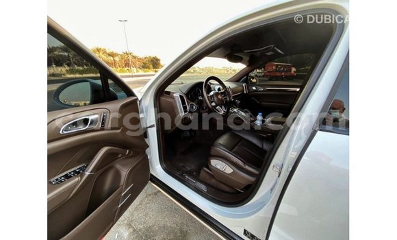 Sayi Imported Porsche Cayenne White Mota in Import - Dubai a Ashanti Sayi Imported Porsche Cayenne White Mota in Import - Dubai a Ashanti