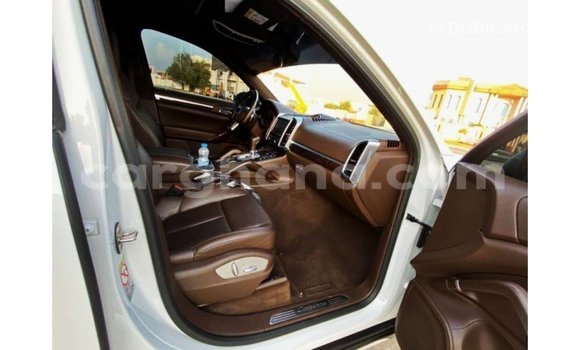 Sayi Imported Porsche Cayenne White Mota in Import - Dubai a Ashanti Sayi Imported Porsche Cayenne White Mota in Import - Dubai a Ashanti