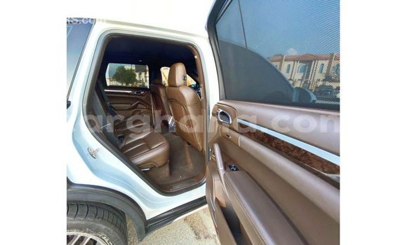 Sayi Imported Porsche Cayenne White Mota in Import - Dubai a Ashanti Sayi Imported Porsche Cayenne White Mota in Import - Dubai a Ashanti