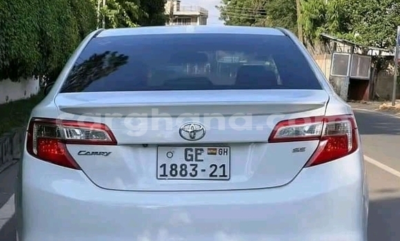 Sayi Na hannu Toyota Camry White Mota in Accra a Greater Accra Sayi Na hannu Toyota Camry White Mota in Accra a Greater Accra