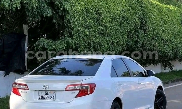 Sayi Na hannu Toyota Camry White Mota in Accra a Greater Accra Sayi Na hannu Toyota Camry White Mota in Accra a Greater Accra