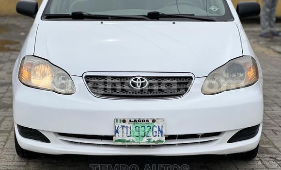 Ra Imported Toyota Corolla funfun Ọkọ̀ in Accra ni Greater Accra