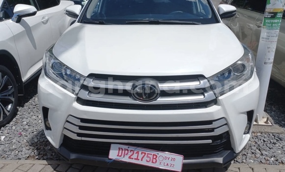 Buy Used Toyota Highlander White Car in Accra in Greater Accra Buy Used Toyota Highlander White Car in Accra in Greater Accra