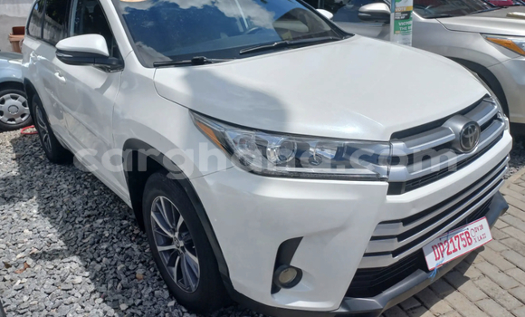 Buy Used Toyota Highlander White Car in Accra in Greater Accra Buy Used Toyota Highlander White Car in Accra in Greater Accra