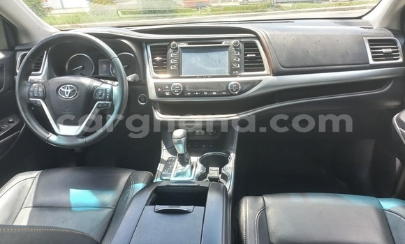 Buy Used Toyota Highlander White Car in Accra in Greater Accra Buy Used Toyota Highlander White Car in Accra in Greater Accra