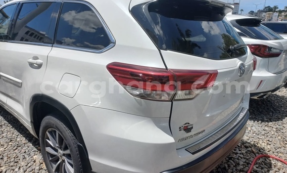 Buy Used Toyota Highlander White Car in Accra in Greater Accra Buy Used Toyota Highlander White Car in Accra in Greater Accra