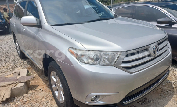 Sayi Na hannu Toyota Highlander Azurfa Mota in Accra a Greater Accra Sayi Na hannu Toyota Highlander Azurfa Mota in Accra a Greater Accra
