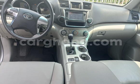 Sayi Na hannu Toyota Highlander Azurfa Mota in Accra a Greater Accra Sayi Na hannu Toyota Highlander Azurfa Mota in Accra a Greater Accra