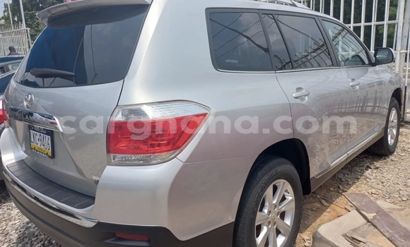 Sayi Na hannu Toyota Highlander Azurfa Mota in Accra a Greater Accra Sayi Na hannu Toyota Highlander Azurfa Mota in Accra a Greater Accra