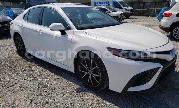 Ra Àlòkù Toyota Camry funfun Ọkọ̀ in Accra ni Greater Accra