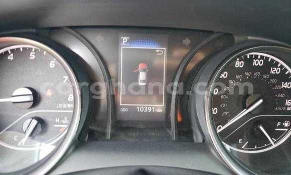 Sayi Na hannu Toyota Camry White Mota in Accra a Greater Accra Sayi Na hannu Toyota Camry White Mota in Accra a Greater Accra