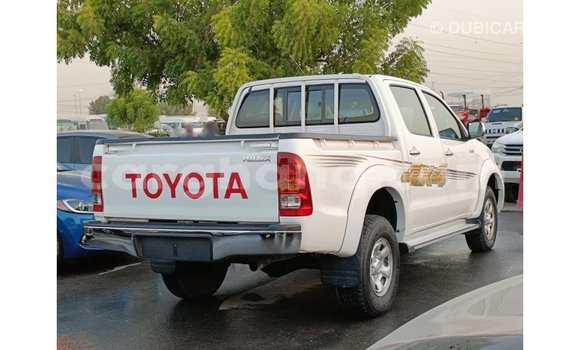 Buy Import Toyota Hilux White Car in Import - Dubai in Ashanti Buy Import Toyota Hilux White Car in Import - Dubai in Ashanti