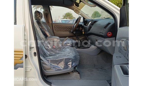 Buy Import Toyota Hilux White Car in Import - Dubai in Ashanti Buy Import Toyota Hilux White Car in Import - Dubai in Ashanti