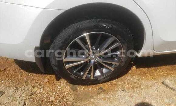 Sayi Na hannu Toyota Corolla White Mota in Accra a Greater Accra Sayi Na hannu Toyota Corolla White Mota in Accra a Greater Accra