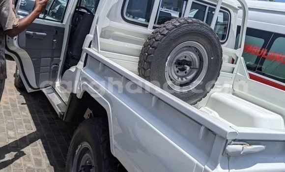 Buy Used Toyota Land Cruiser White Car in Accra in Greater Accra Buy Used Toyota Land Cruiser White Car in Accra in Greater Accra