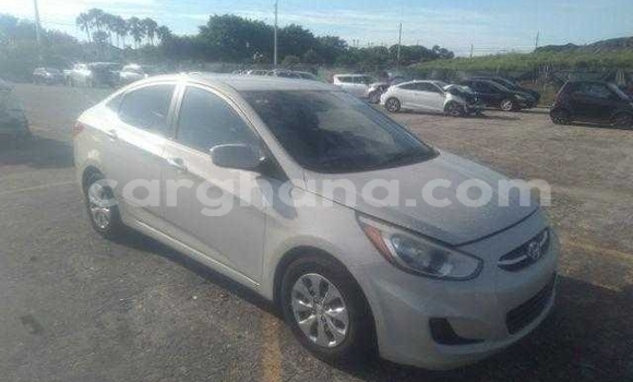 Sayi Na hannu Hyundai Accent White Mota in Accra a Greater Accra Sayi Na hannu Hyundai Accent White Mota in Accra a Greater Accra