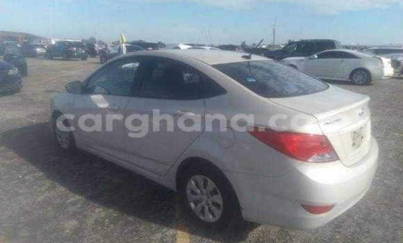 Sayi Na hannu Hyundai Accent White Mota in Accra a Greater Accra Sayi Na hannu Hyundai Accent White Mota in Accra a Greater Accra