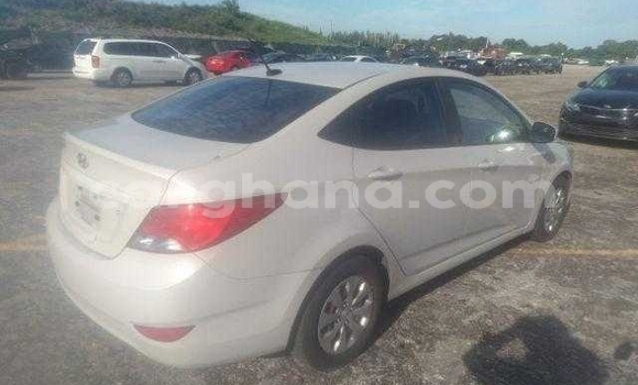 Sayi Na hannu Hyundai Accent White Mota in Accra a Greater Accra Sayi Na hannu Hyundai Accent White Mota in Accra a Greater Accra