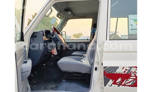 Buy Import Toyota Land Cruiser White Car in Import - Dubai in Ashanti Buy Import Toyota Land Cruiser White Car in Import - Dubai in Ashanti