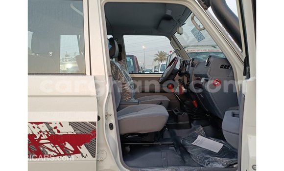 Buy Import Toyota Land Cruiser White Car in Import - Dubai in Ashanti Buy Import Toyota Land Cruiser White Car in Import - Dubai in Ashanti