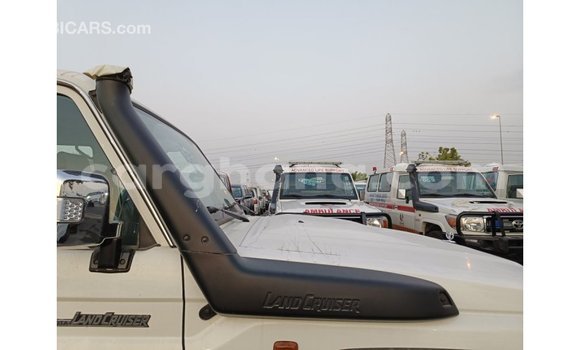 Buy Import Toyota Land Cruiser White Car in Import - Dubai in Ashanti Buy Import Toyota Land Cruiser White Car in Import - Dubai in Ashanti