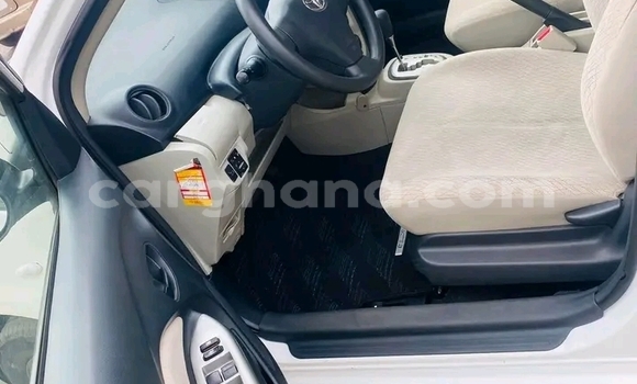 Ra Àlòkù Toyota Belta funfun Ọkọ̀ in Accra ni Greater Accra Ra Àlòkù Toyota Belta funfun Ọkọ̀ in Accra ni Greater Accra