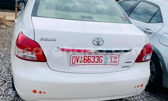Ra Àlòkù Toyota Belta funfun Ọkọ̀ in Accra ni Greater Accra Ra Àlòkù Toyota Belta funfun Ọkọ̀ in Accra ni Greater Accra
