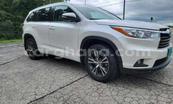 Buy Used Toyota Highlander White Car in Accra in Greater Accra Buy Used Toyota Highlander White Car in Accra in Greater Accra