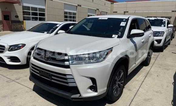 Buy Used Toyota Highlander White Car in Accra in Greater Accra Buy Used Toyota Highlander White Car in Accra in Greater Accra