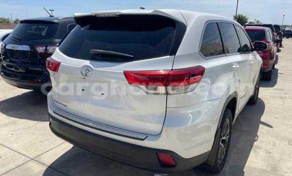 Buy Used Toyota Highlander White Car in Accra in Greater Accra Buy Used Toyota Highlander White Car in Accra in Greater Accra