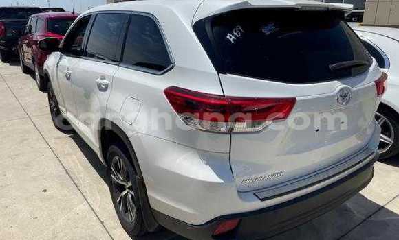 Buy Used Toyota Highlander White Car in Accra in Greater Accra Buy Used Toyota Highlander White Car in Accra in Greater Accra