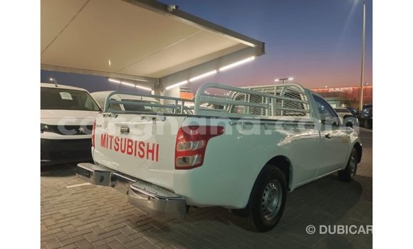 Sayi Imported Mitsubishi L200 White Mota in Import - Dubai a Ashanti Sayi Imported Mitsubishi L200 White Mota in Import - Dubai a Ashanti