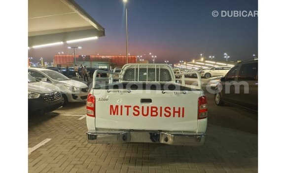Sayi Imported Mitsubishi L200 White Mota in Import - Dubai a Ashanti Sayi Imported Mitsubishi L200 White Mota in Import - Dubai a Ashanti