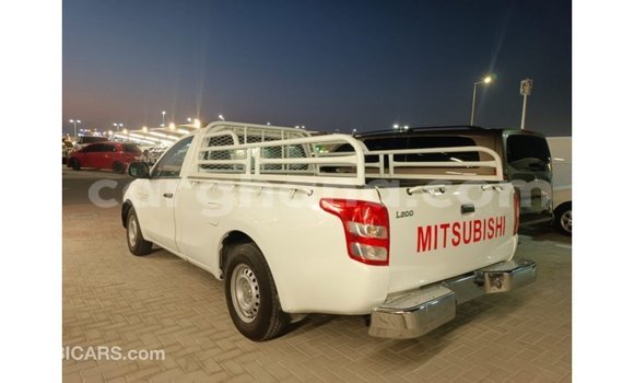 Sayi Imported Mitsubishi L200 White Mota in Import - Dubai a Ashanti Sayi Imported Mitsubishi L200 White Mota in Import - Dubai a Ashanti