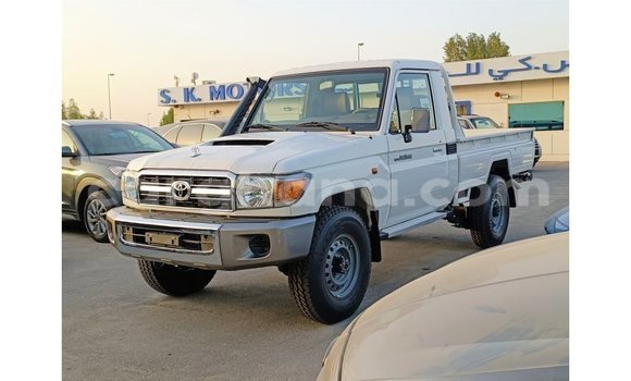 Ra Imported Toyota Land Cruiser funfun Ọkọ̀ in Import - Dubai ni Ashanti Ra Imported Toyota Land Cruiser funfun Ọkọ̀ in Import - Dubai ni Ashanti