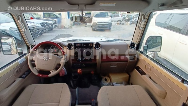 Big with watermark toyota land cruiser ashanti import dubai 48458