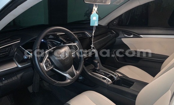 Sayi Na hannu Honda Civic White Mota in Accra a Greater Accra