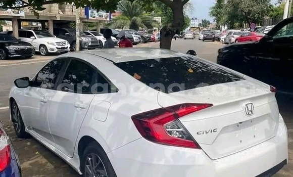 Sayi Na hannu Honda Civic White Mota in Accra a Greater Accra Sayi Na hannu Honda Civic White Mota in Accra a Greater Accra