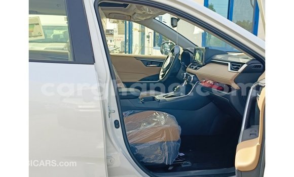 Buy Import Toyota 4Runner White Car in Import - Dubai in Ashanti Buy Import Toyota 4Runner White Car in Import - Dubai in Ashanti